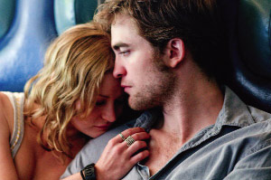 Emilie De Ravin and Robert Pattinson in Remember Me.