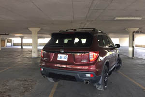 2019 Honda Passport: A two-row pilot photos