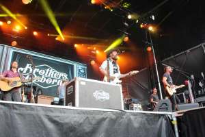 Trackside Music Festival treats audience to sweet line up, tunes and long weekend photos